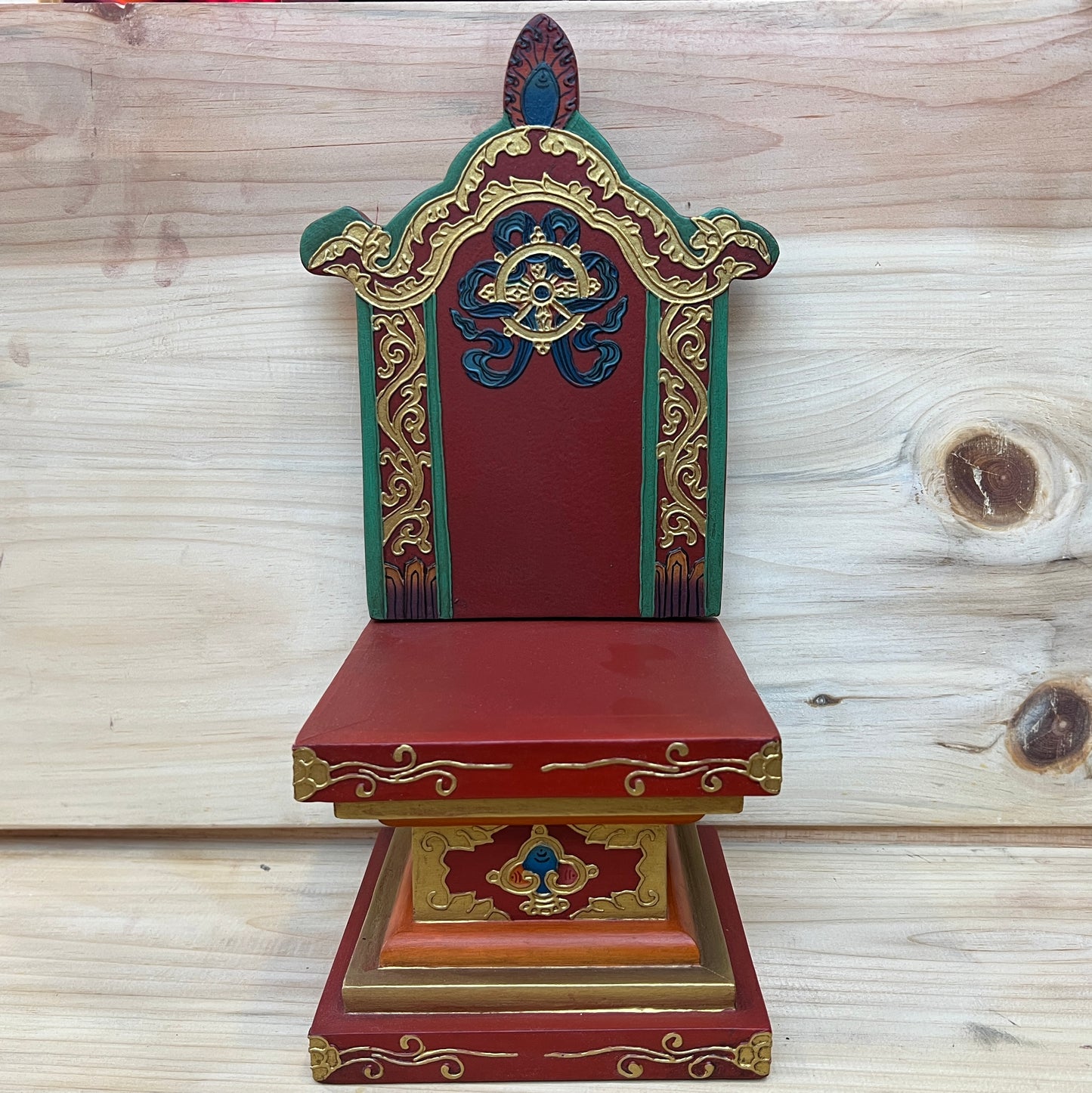 Statue Throne